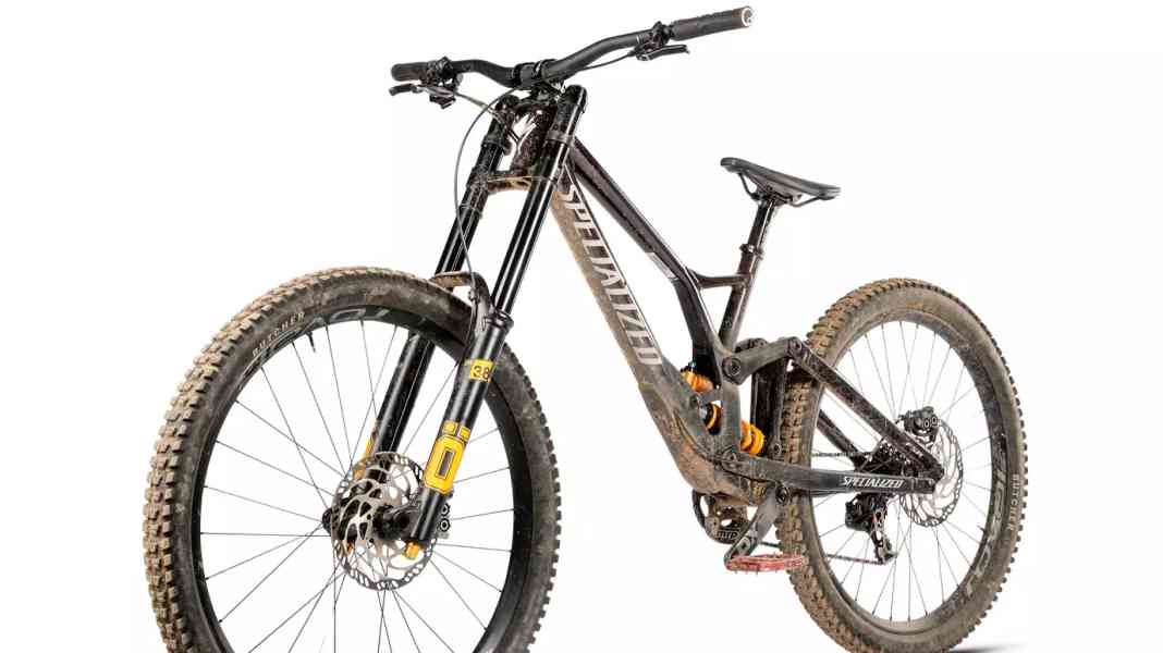 Test Downhill-Bikes 2023: Specialized Demo Race