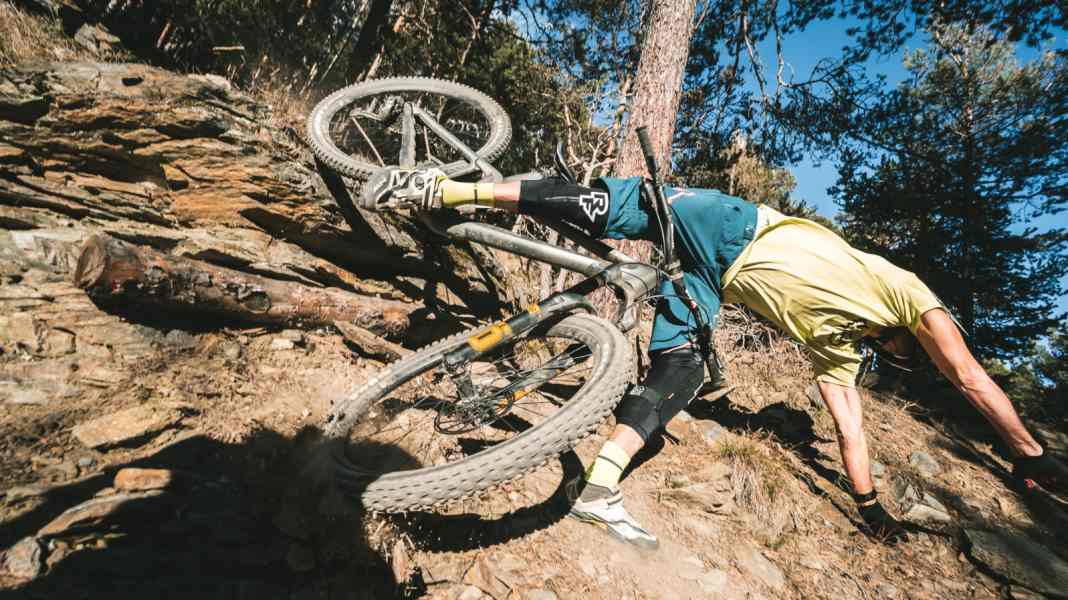 Crashes while mountain biking: Who pays?