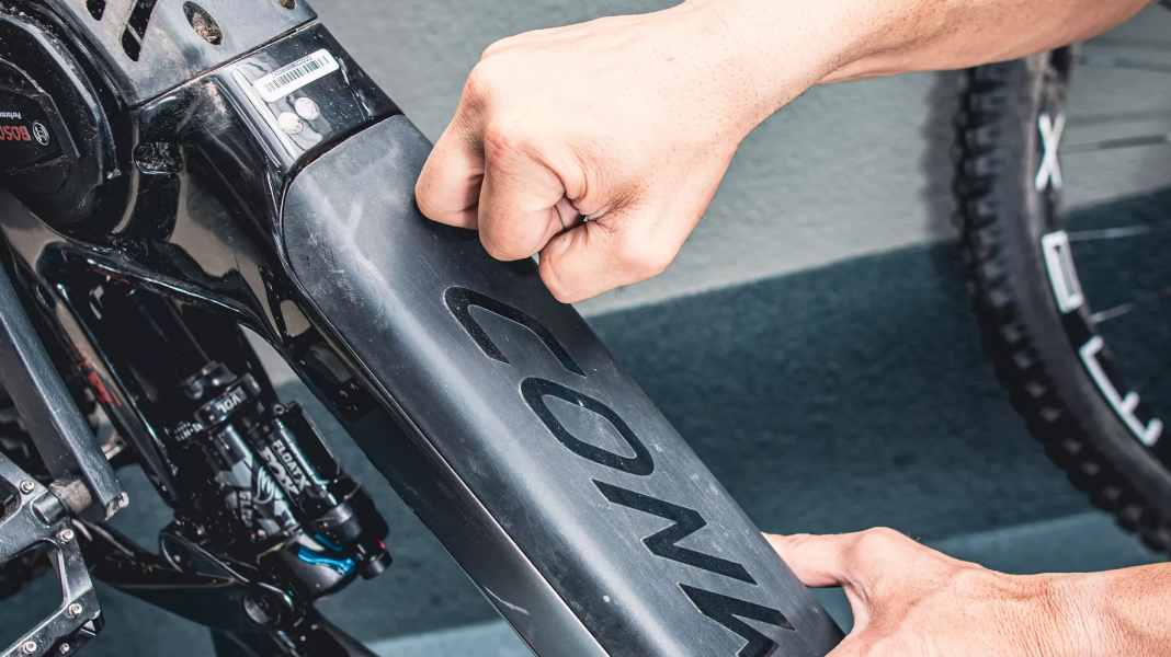 E-bike battery service: How to fix rattling noises in the battery compartment