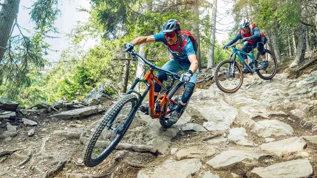 All-Mountain Bikes Test 2022: 7 Tourenfullys ab 3000 Euro