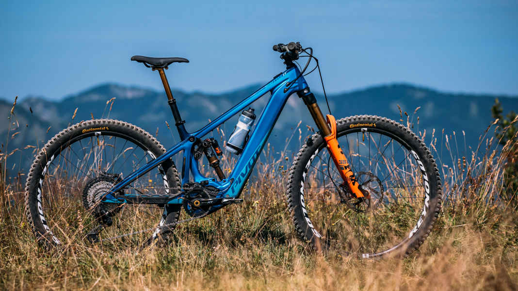 E-bike novelty 2023: Pivot Shuttle LT with more suspension travel