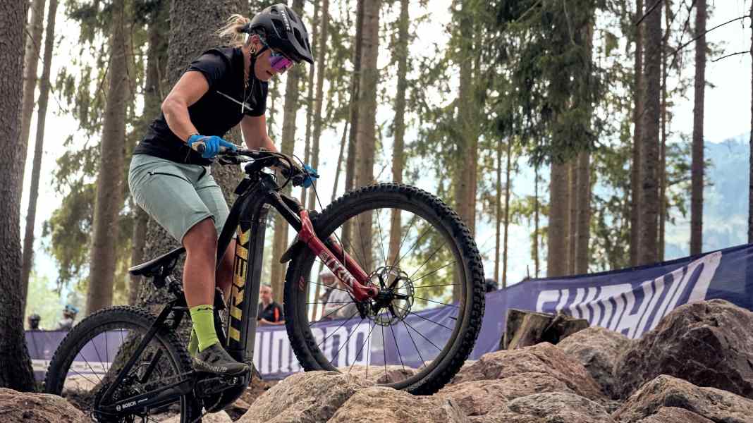 What do MTB pros earn in racing?