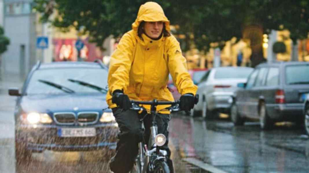 Wetterfeste Kleidung für Sport und Alltag