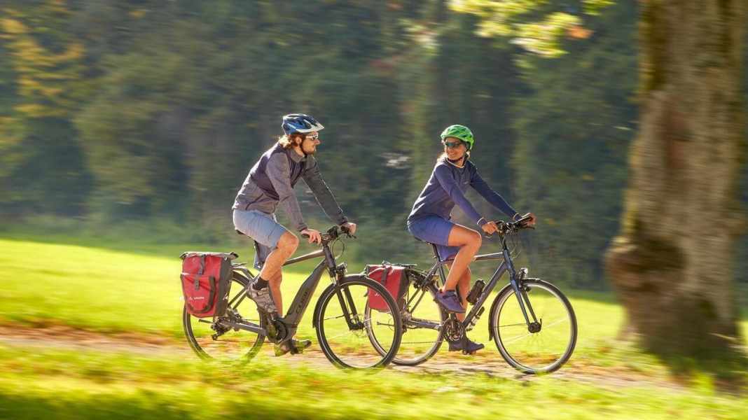 Neun sportliche Tourer und acht Pedelecs im MYBIKE-Test