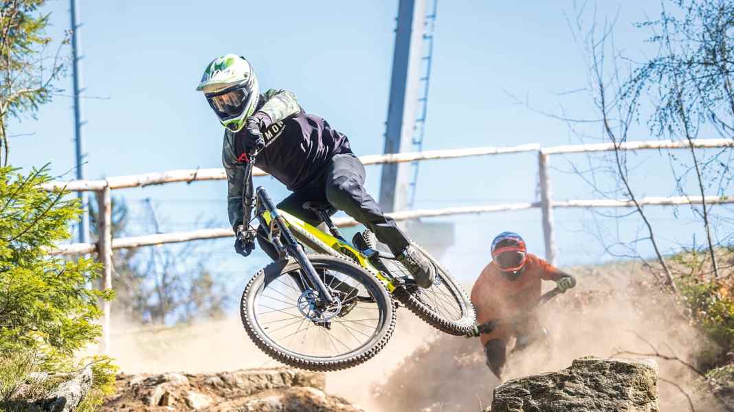 Comparison of 3 downhill bikes from the consignor