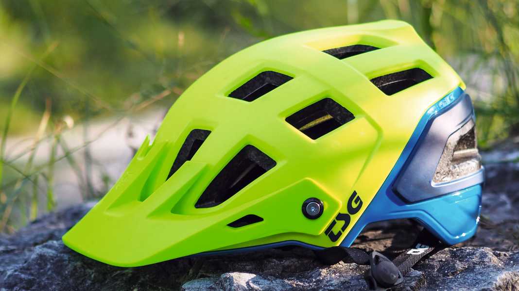 Light buoy: TSG helmet Scope Graphic Design
