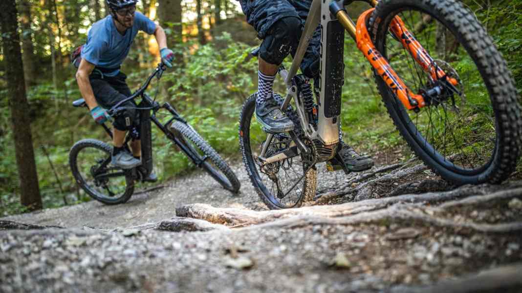 E-MTB motors in a comparison test: Bosch or Shimano?