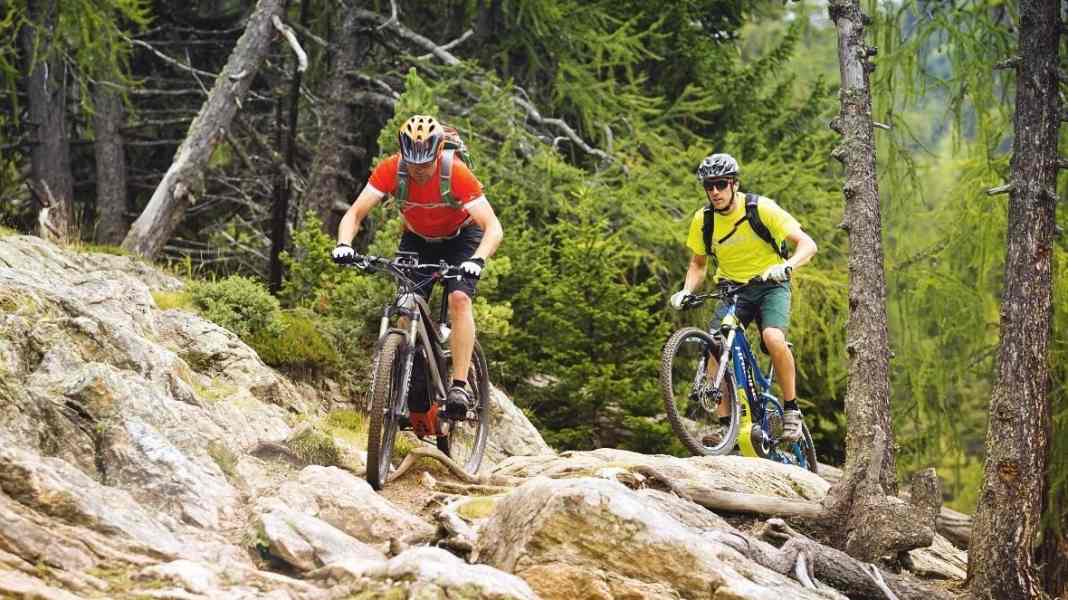 Test: Zehn E-MTB Fullys ab 3000 Euro