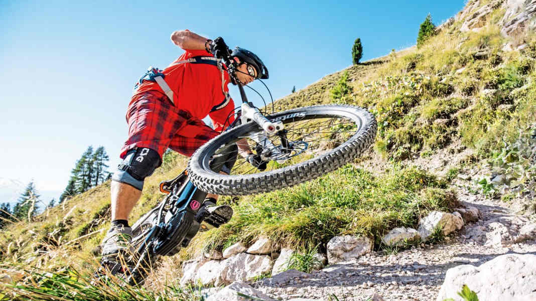 Mit der richtigen Technik locker bergauf mit dem E-MTB