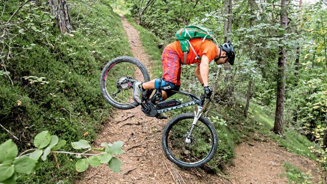 Almost weightless: E-MTB riding technique for advanced riders