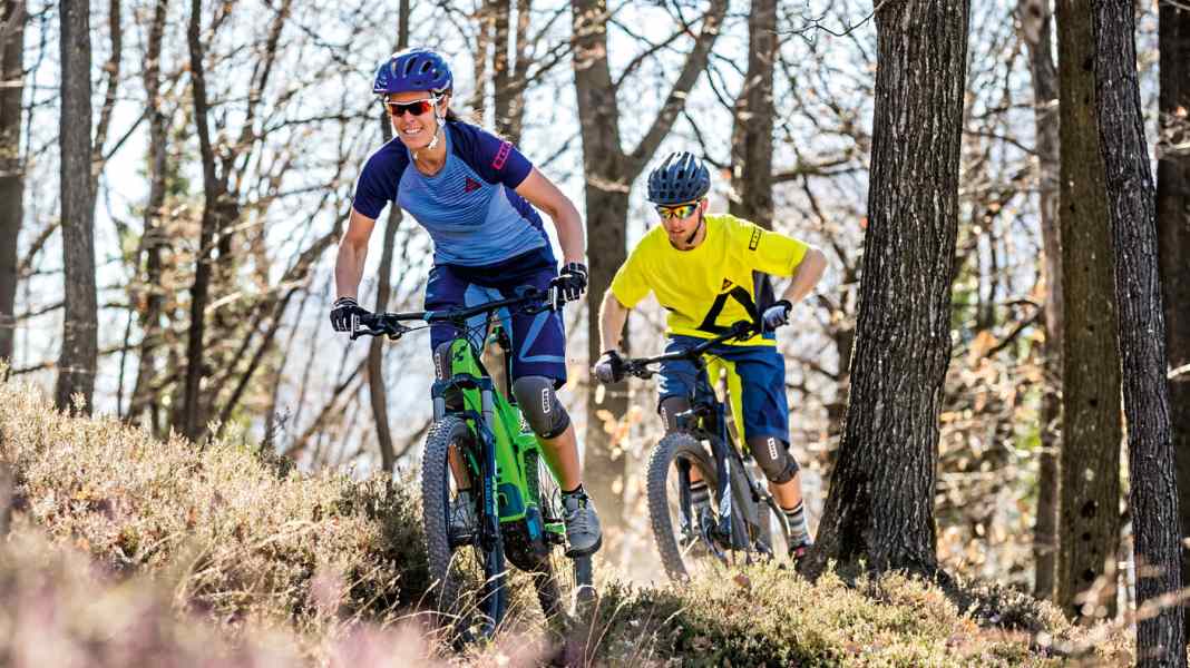 6 günstige E-Fullys im Labor- und Praxistest