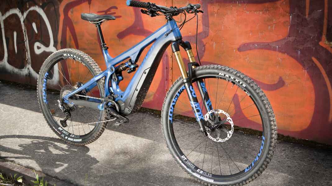 Bigger Shuttle - Pivot puts E-Trailbike on 29-inch wheels