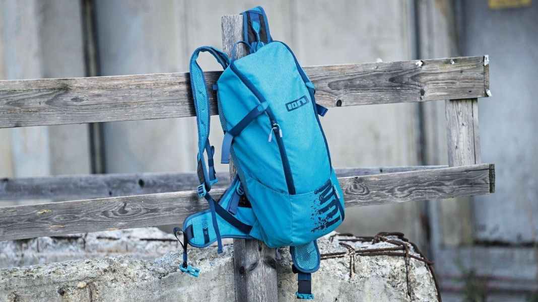 ION Scrub: Backpack with compartment for e-bike battery in check