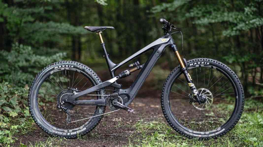 YT Decoy CF Pro Race - EMTB test winner from 4/19