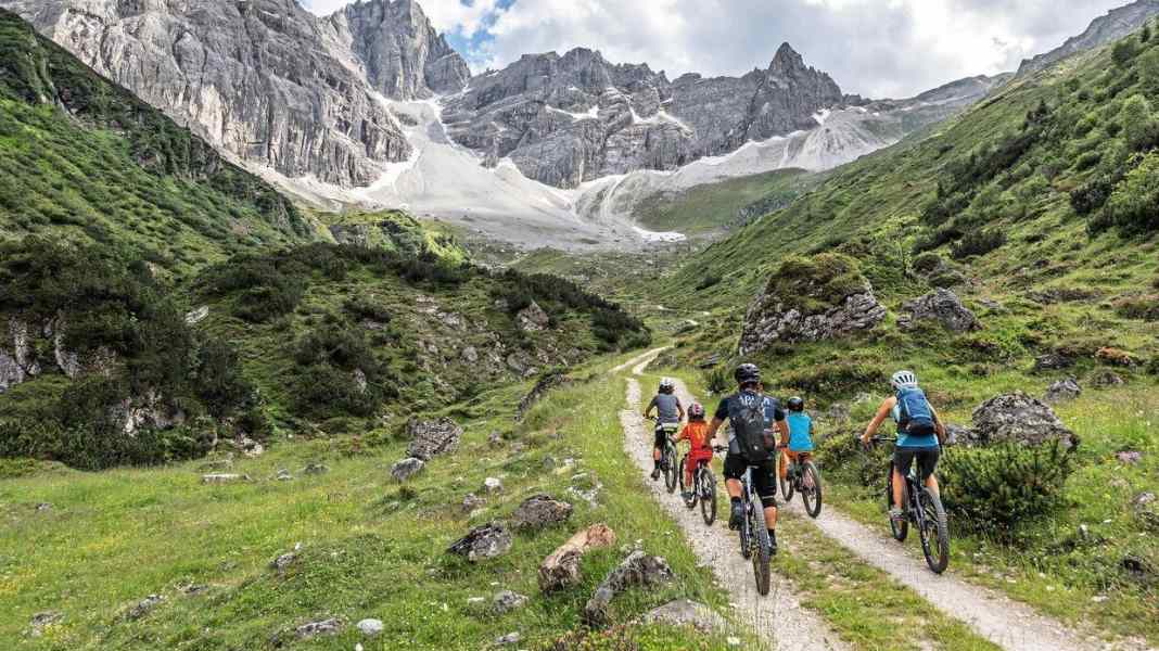 On tour with children: these are the right e-MTBs