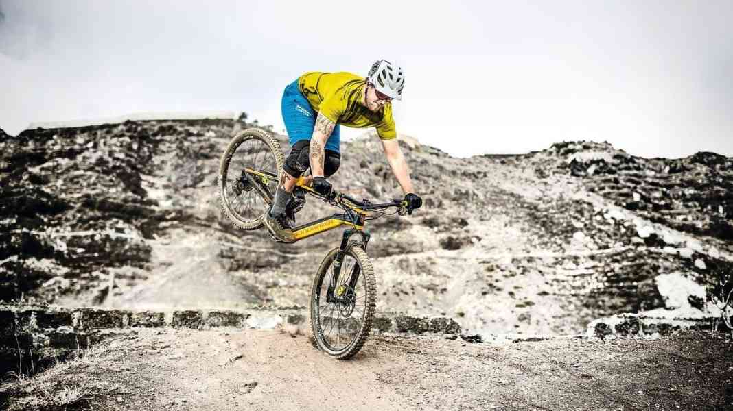 6 E-MTB handlebars and stems in a crash test