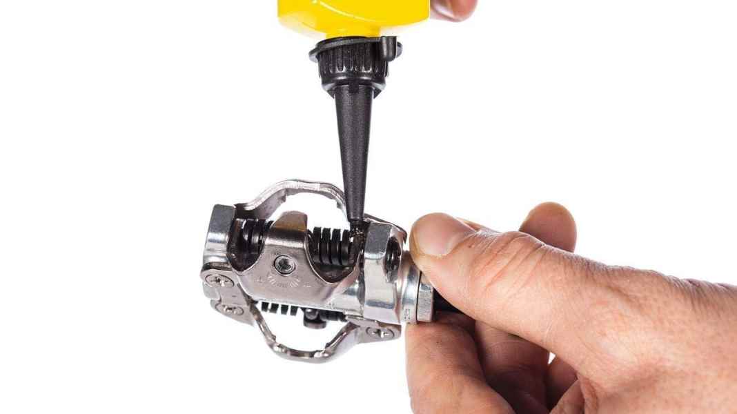 This keeps the clipless pedal ready for use