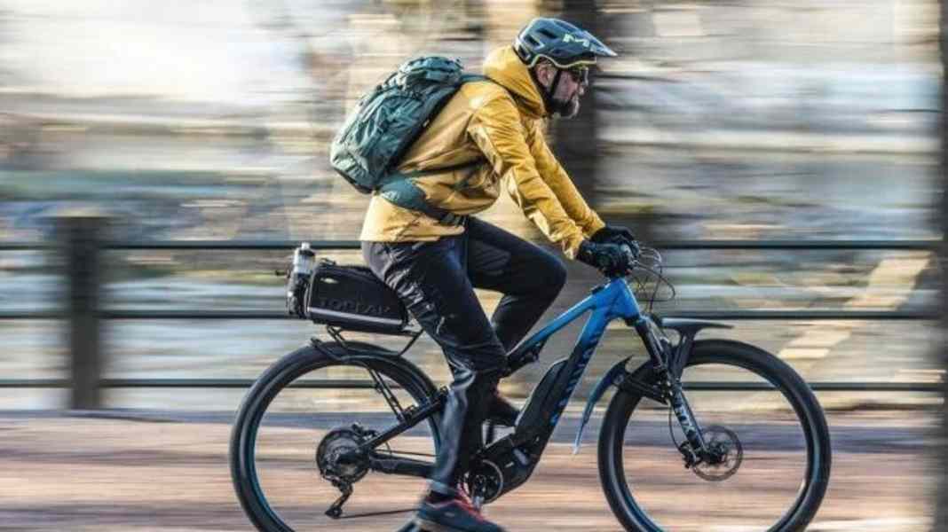 City-Einsatz: Schutzbleche und Gepäckträger fürs E-MTB