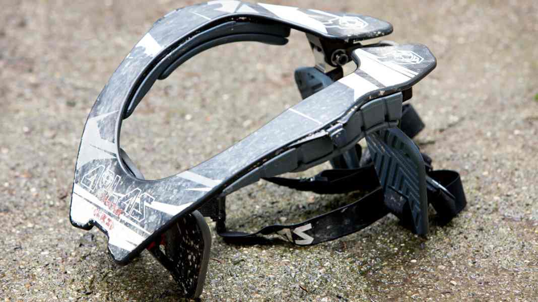 Must-have: Lightweight neck brace from Atlas