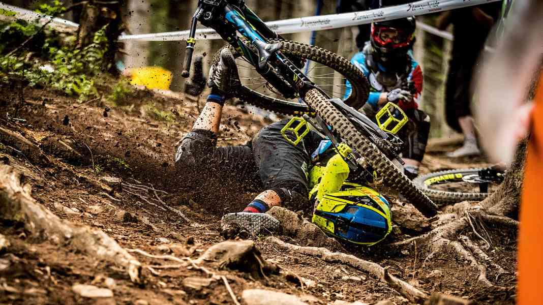 16 Knee protectors for tough use