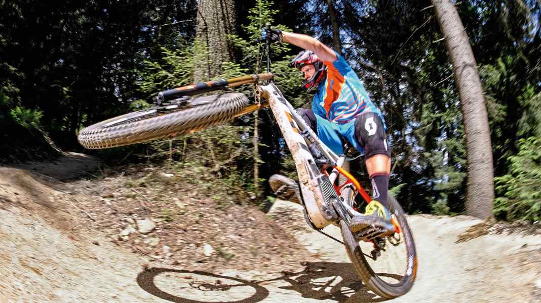 Downhill bike with motor: Rotwild R.G+ FS