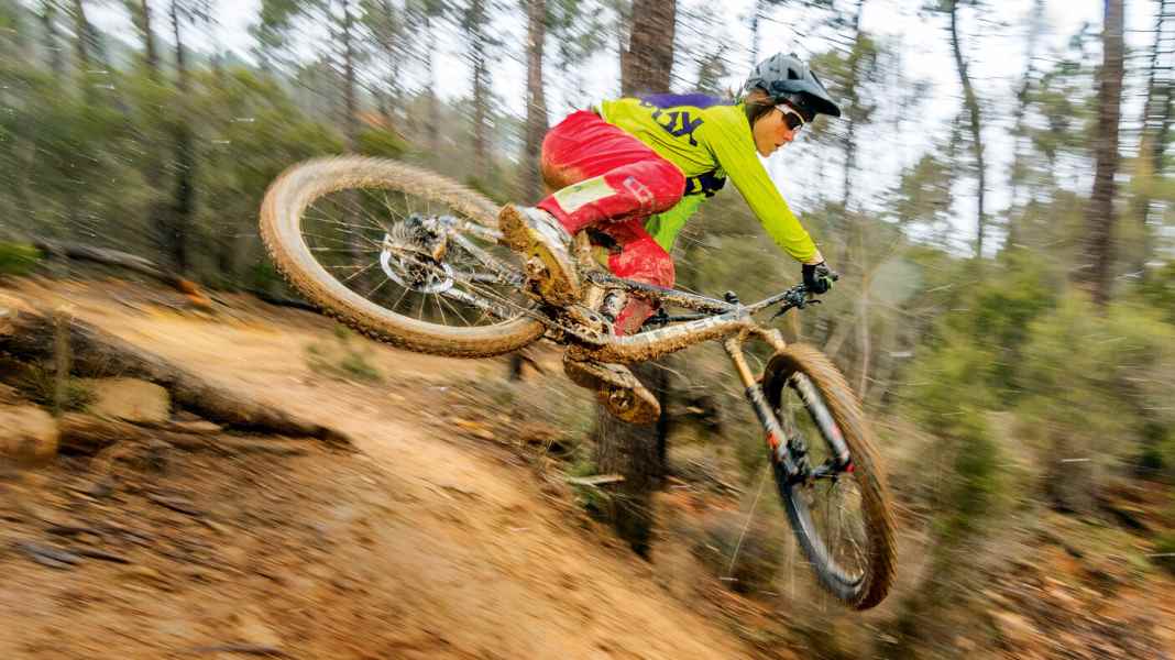 Shock bars: 9 enduro forks in comparison