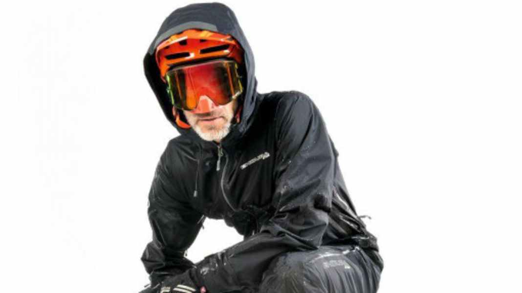 Regenoverall von Endura im Hardcore-Test