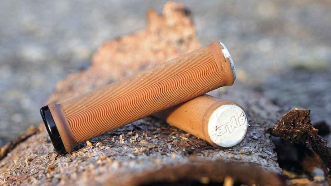 Cameron Zink's grips: Sensus Lite grips