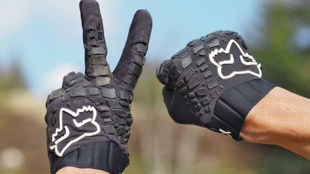 Protective gloves: Fox Defend
