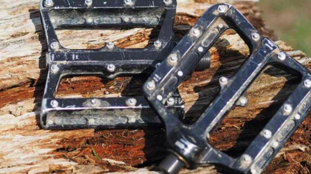 Noble things: Syntace flat pedals No. Nine