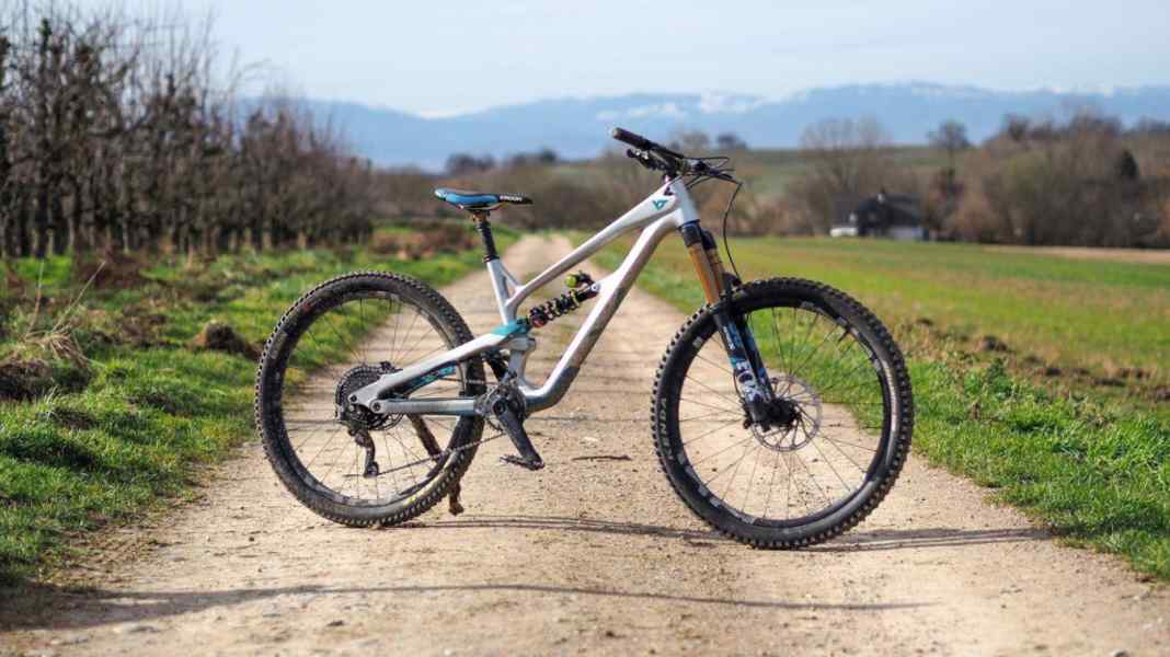 Trail bike: YT Jeffsy CF Pro Race 27.5