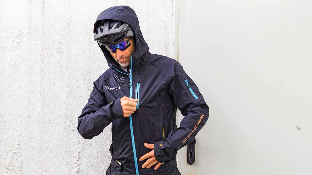 Water-repellent protective suit from Dirtlej put to the test