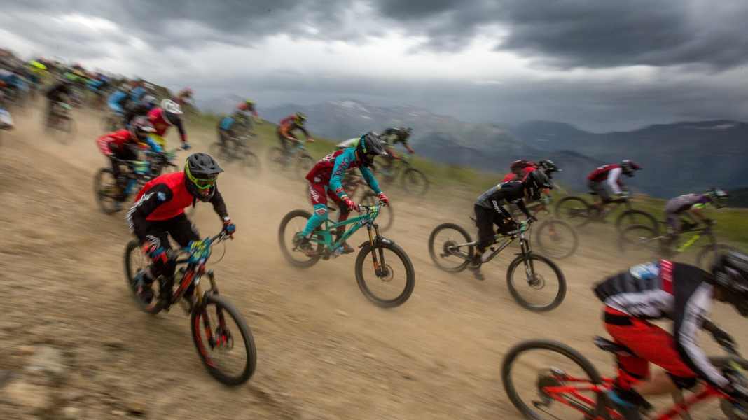 Härtetest: 7 Premium-Enduros im Renneinsatz