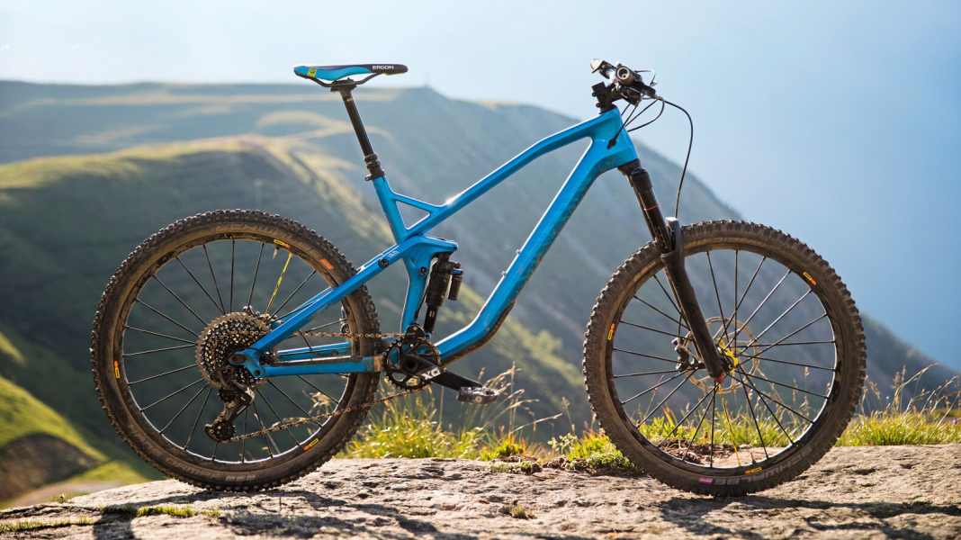 Canyon Strive CF 9.0 Race Team on test