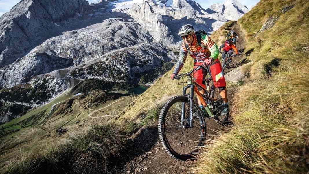 9 enduro bikes with 150 to 170 mm suspension travel in the test