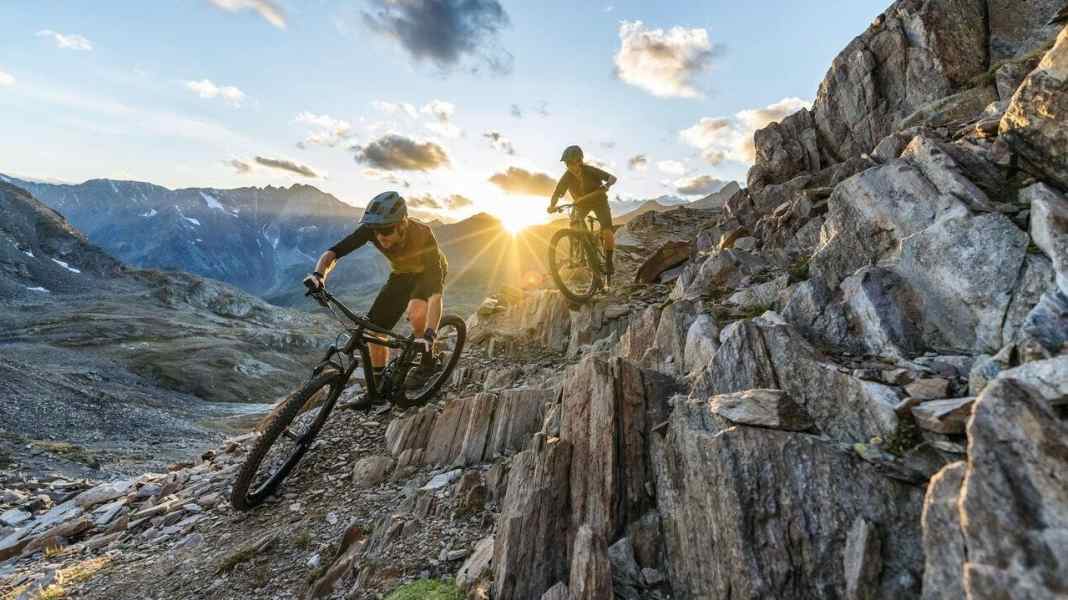 5 Touren-Fullys unter 3000 Euro im Test