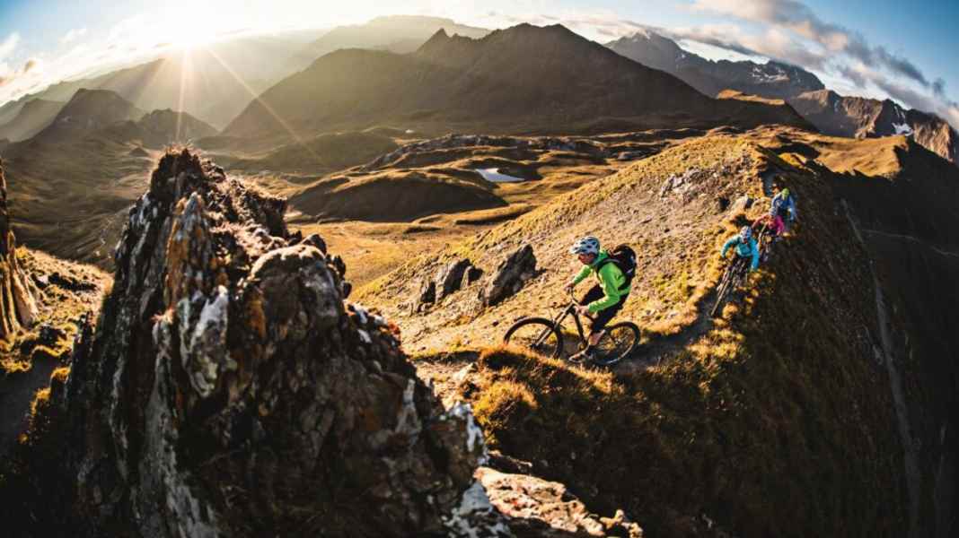 Guided Transalp routes and return shuttles
