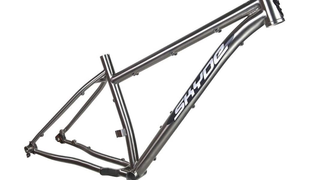 French manufacturer offers customised titanium bikes