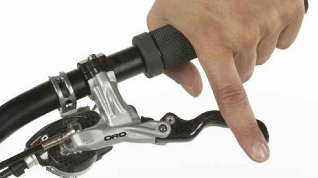 Adjusting the brake lever