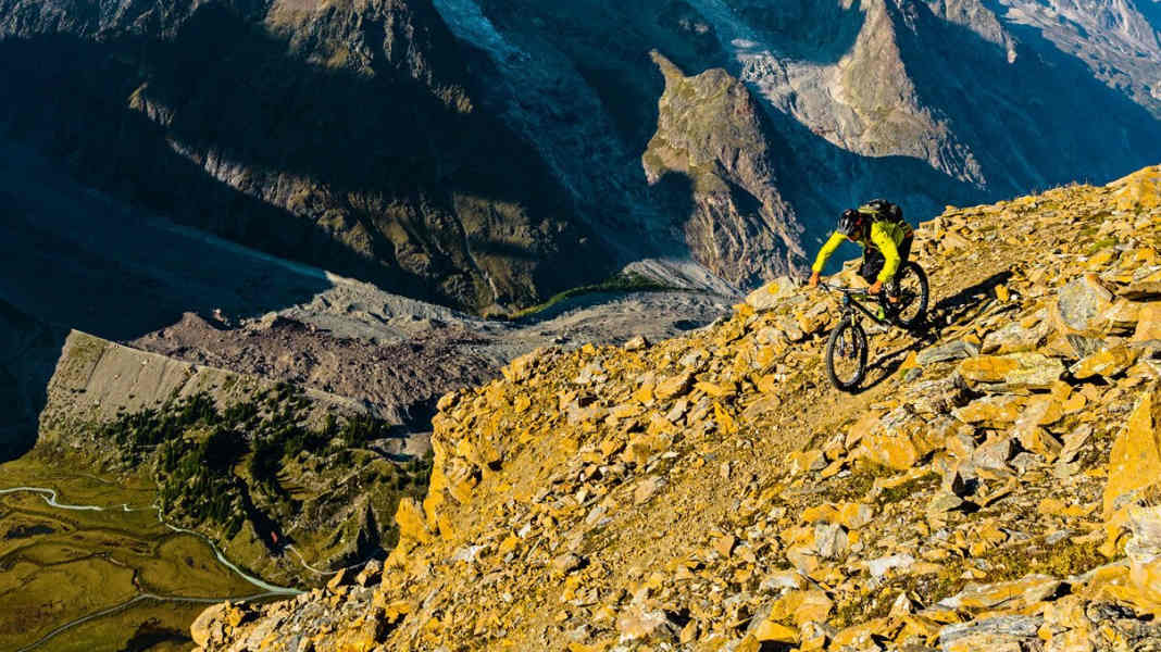 High altitude rush: 2 Americans on a MTB tour in the Western Alps