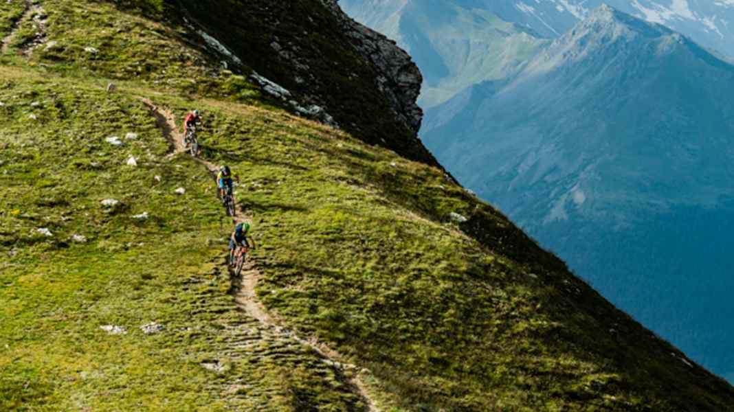 Gigantic tour on a mountain bike in the Aosta Valley