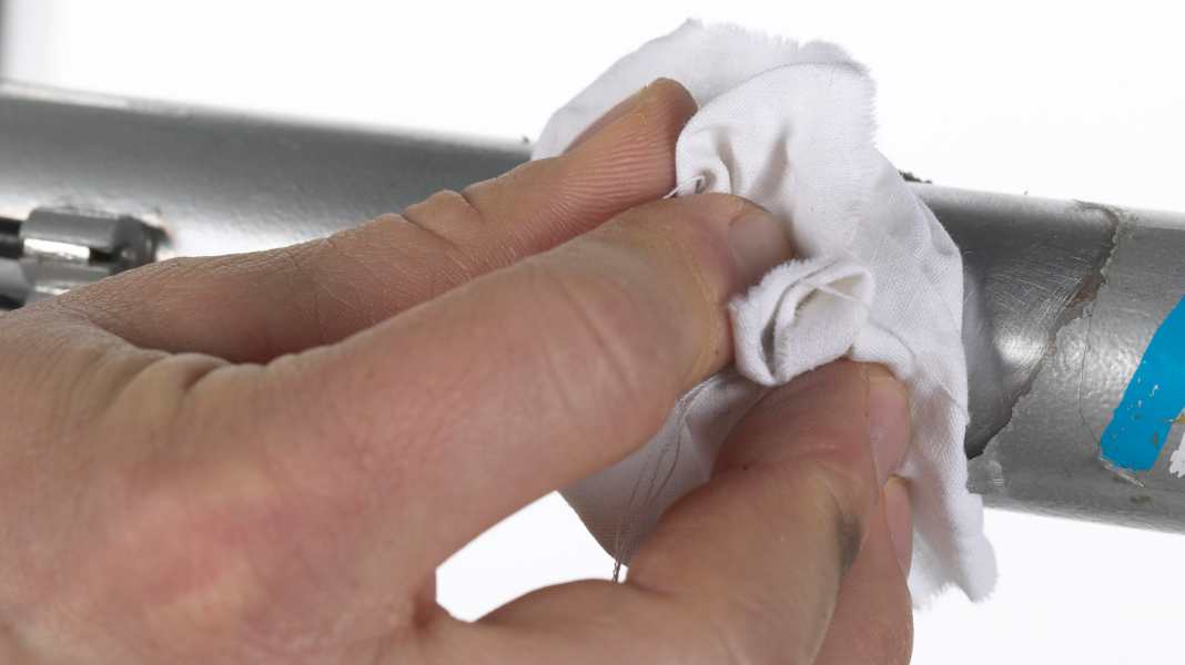 Repairing paint damage and scratches