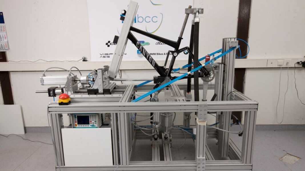 Expensive realisation: 27 carbon frames in the breaking test