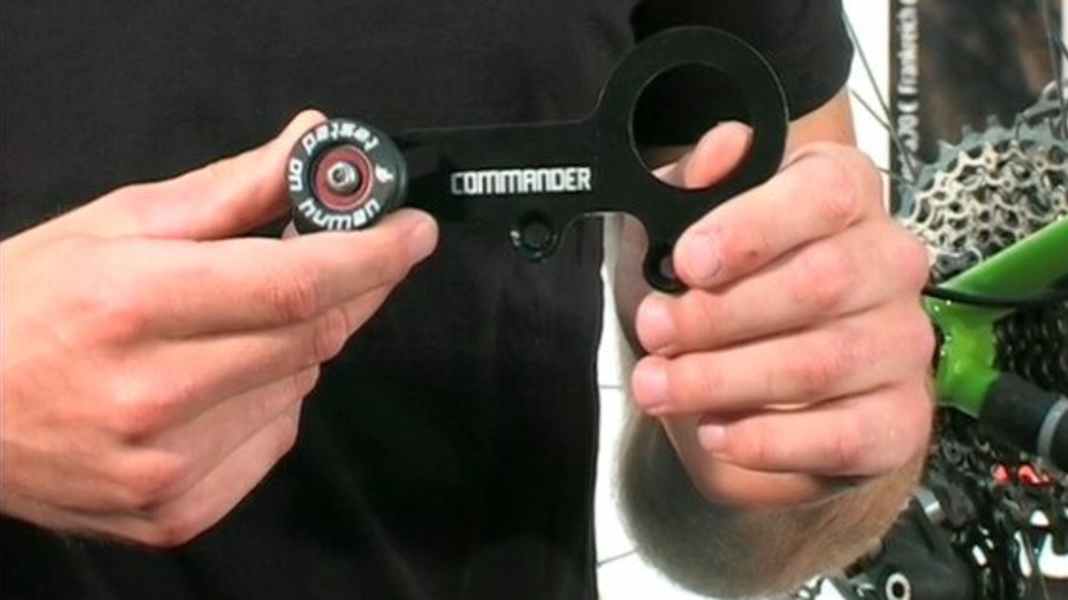 Switchable chain guides