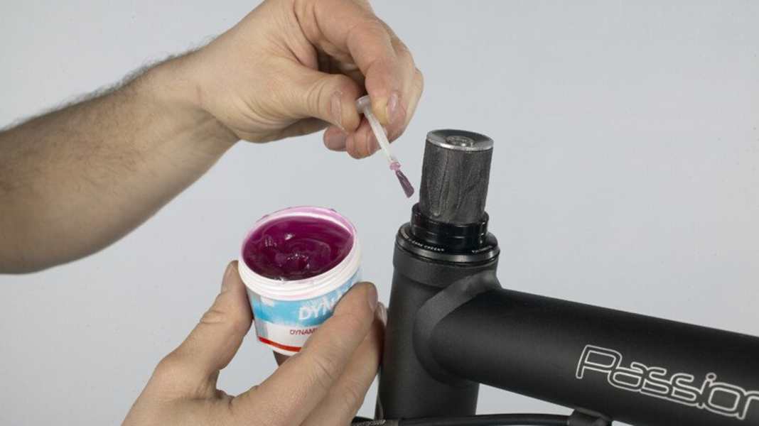 Carbon: To grease or not to grease?