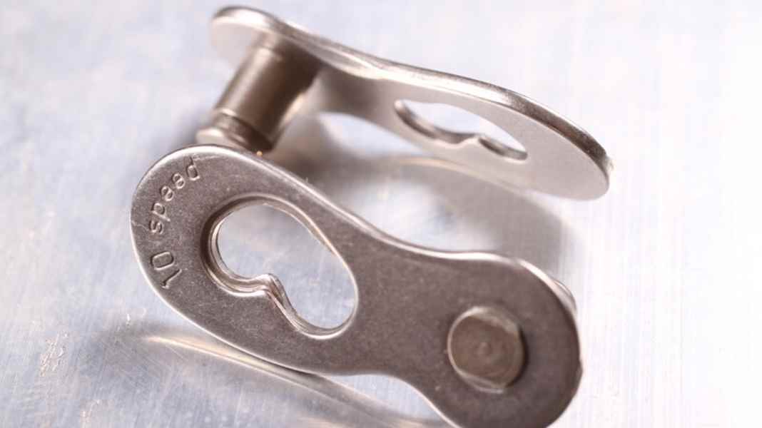 Chain lock for Shimano chains