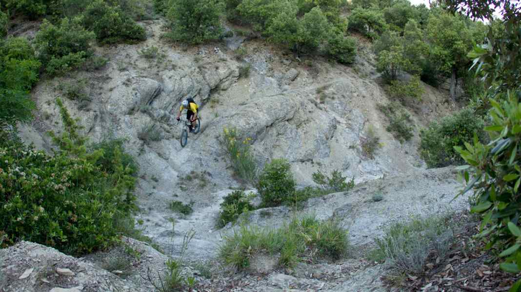 Italy: Big Smile Supertrail on Lake Trasimeno