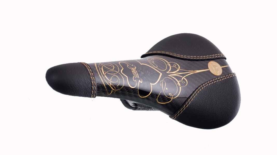Edel-Design: Carbonsattel von Crown Saddle