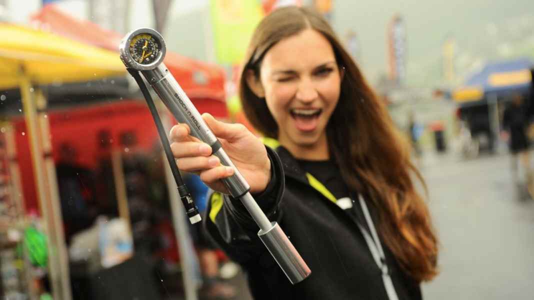Topeak Shock 'n Roll-Pumpe pumpt Reifen & Dämpfer auf