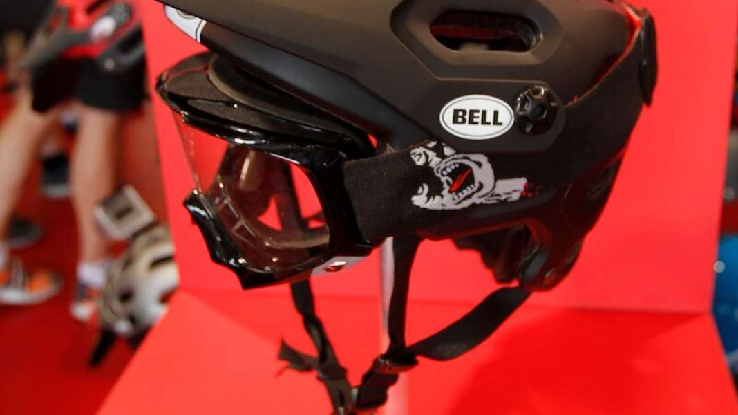 Bell Super: AM-Helm mit Kamera-Halterung